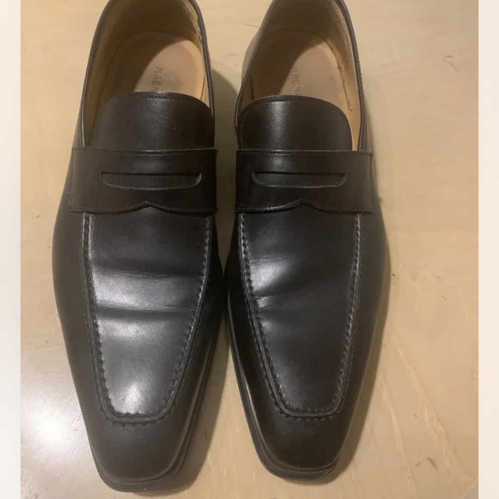 Magnanni black  Loafers size 8